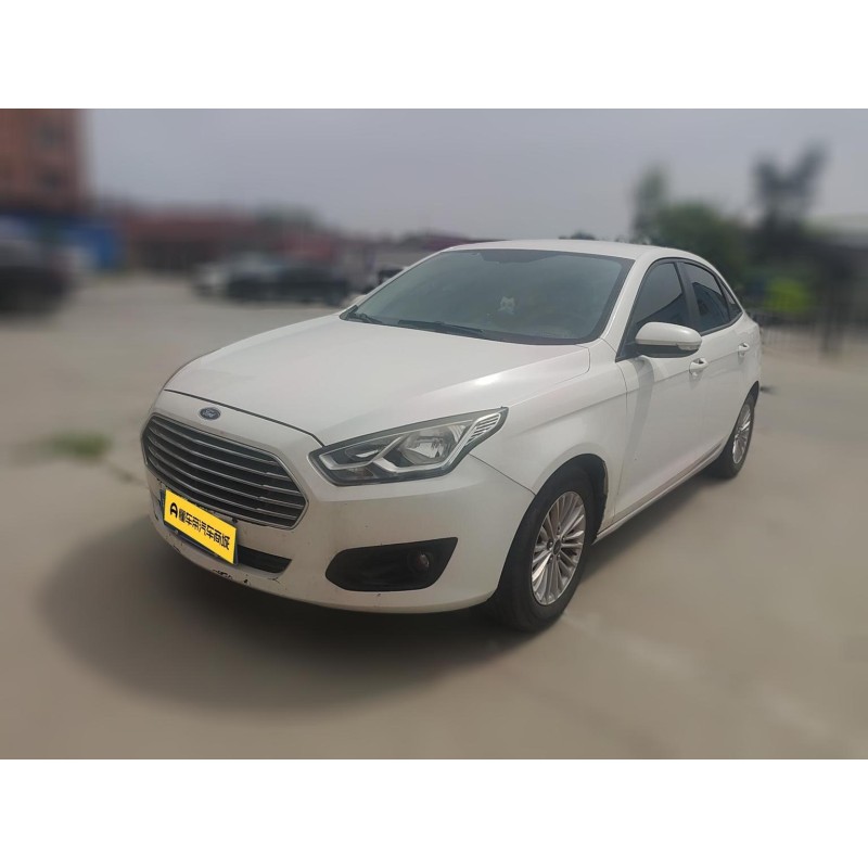 فورد Escort 1.5L يدوي راحة موديل 2015 (مستعملة)
