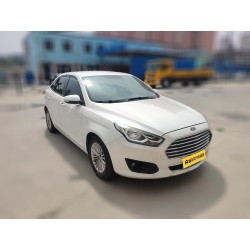 فورد Escort 1.5L يدوي راحة موديل 2015 (مستعملة)
