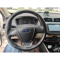 فورد Escort 1.5L يدوي راحة موديل 2015 (مستعملة)