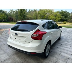 Ford Focus 2012 Hatchback 1.6L Automatisch Comfort (Tweedehands)
