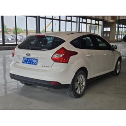 Ford Focus 2012 Hatchback 1.6L Automatisch Comfort (Tweedehands)