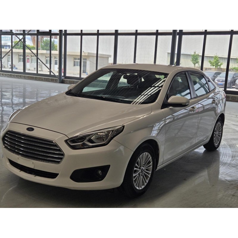 フォード Escort 2015年式 1.5L オートマチック ファッション(中古車)