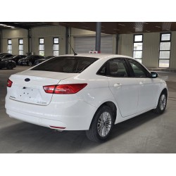 フォード Escort 2015年式 1.5L オートマチック ファッション(中古車)