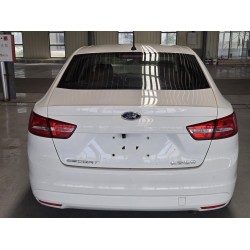 フォード Escort 2015年式 1.5L オートマチック ファッション(中古車)