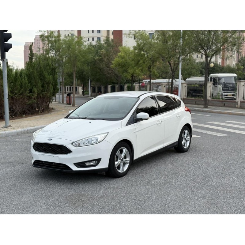 フォード Focus 2017年式 ハッチバック 1.6L オートマチック コンフォート スマートドライブ(中古車)
