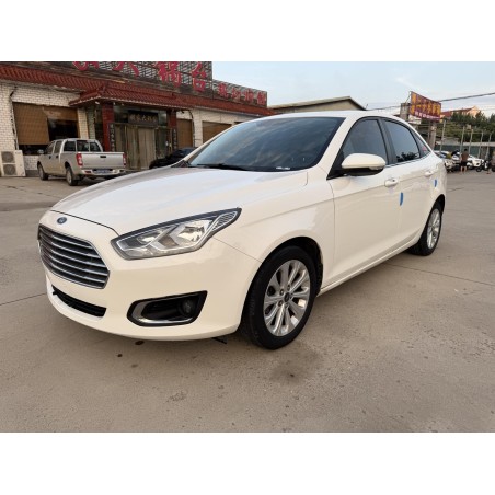 Ford Escort 2015 1.5L Automatik Fashion (Gebrauchtwagen)