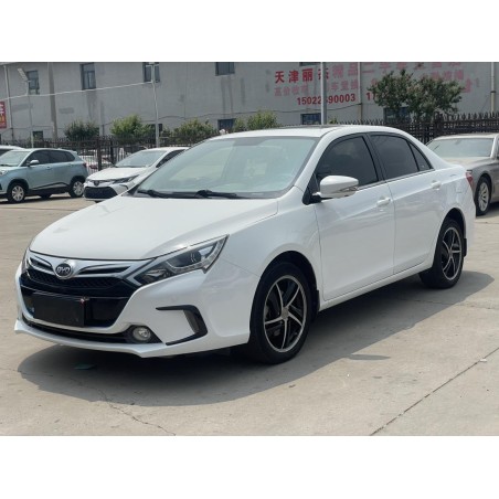 BYD Qin DM 2015 1.5T Doppelmeister Flaggschiff Plus (Gebrauchtwagen)