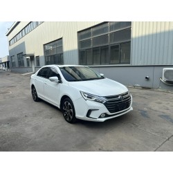 BYD Qin DM 2015 1.5T Doppelmeister Flaggschiff (Gebrauchtwagen)