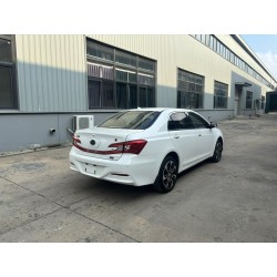 BYD Qin DM 2015 1.5T Doppelmeister Flaggschiff (Gebrauchtwagen)