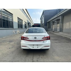 BYD Qin DM 2015 1.5T Doppelmeister Flaggschiff (Gebrauchtwagen)