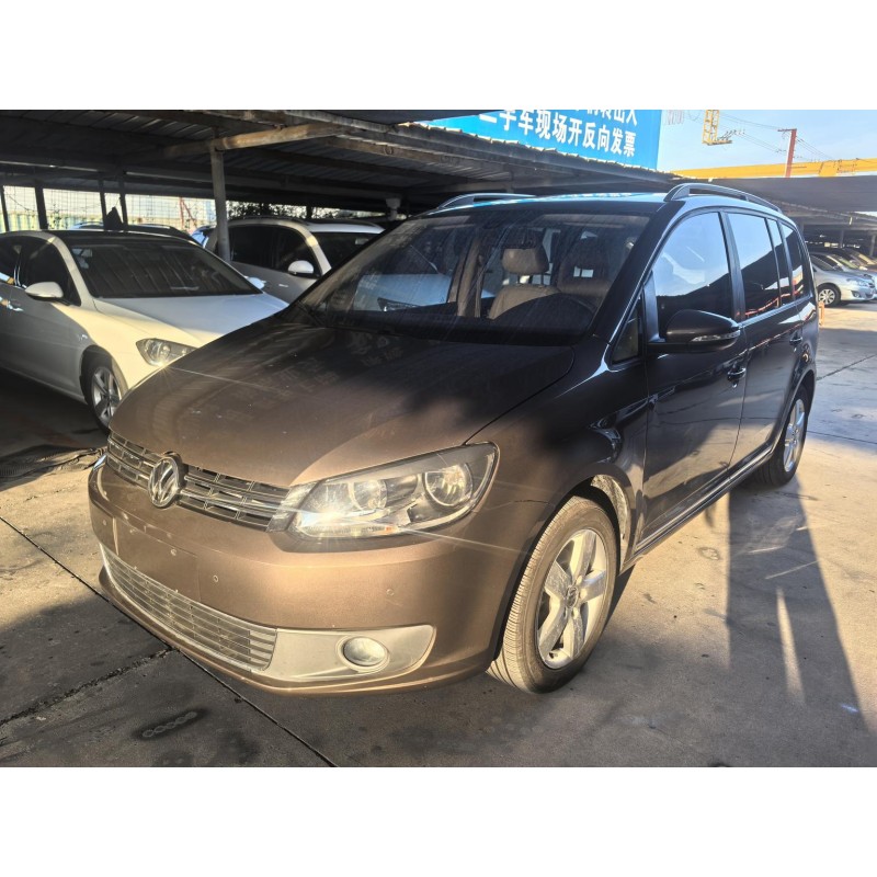 فولکس‌واگن Touran 1.4T اتوماتیک هوشمند پرمیوم 5 صندلی مدل 2011 (کارکرده)