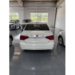 فولکس‌واگن Jetta 1.5L اتوماتیک مد روز مدل 2017 (کارکرده)